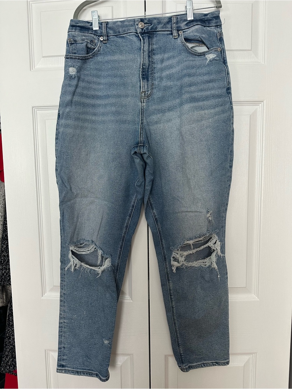 American Eagle Outfitters Light Blue Distressed Boyfriend Jeans